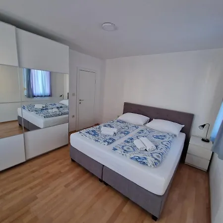 Vedran Apartment *