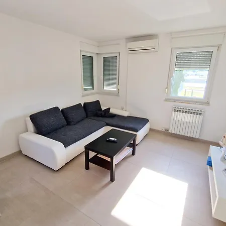 Vedran Apartment *